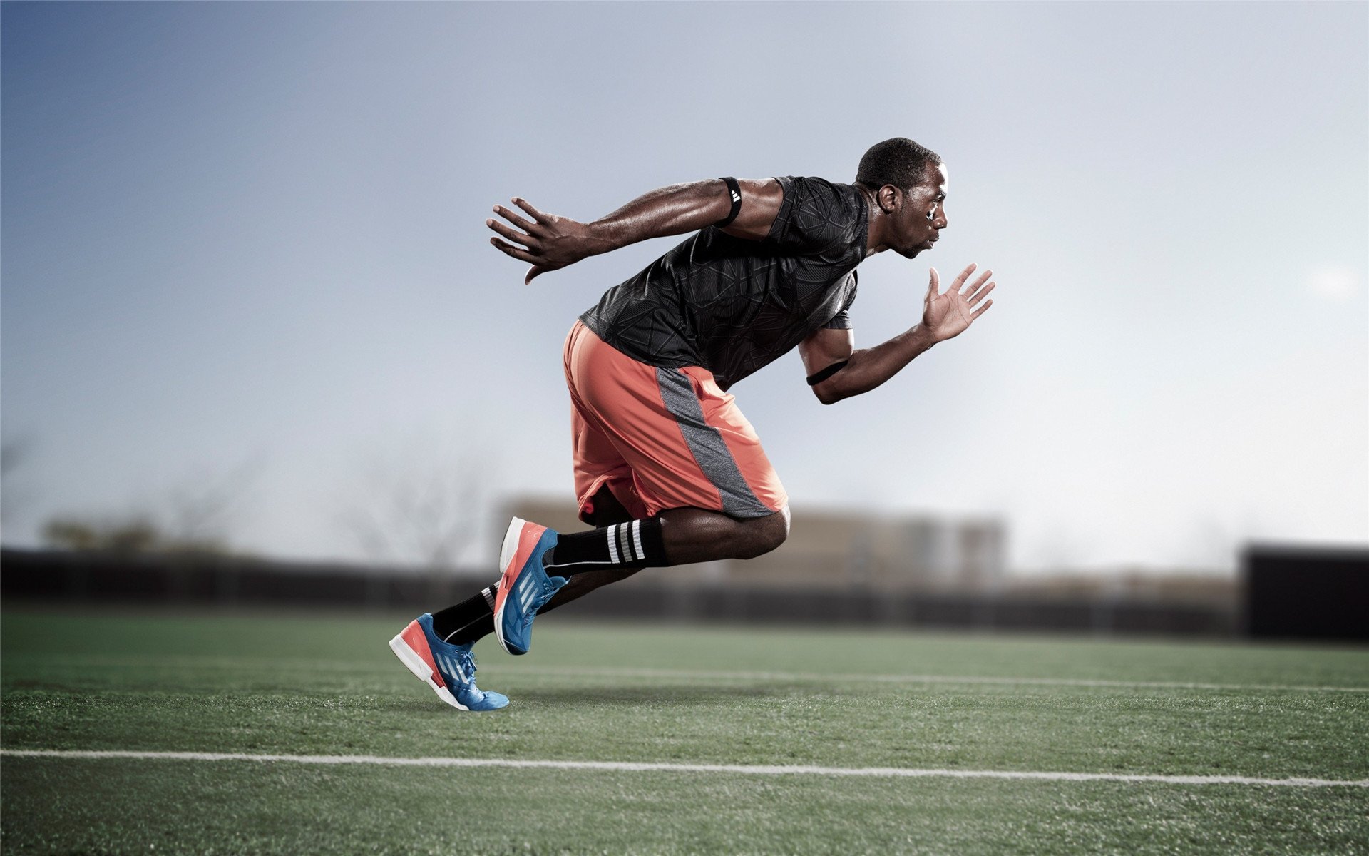 哈登新星比赛局势复杂表现突出，中国队前途光明！观众掌声雷动